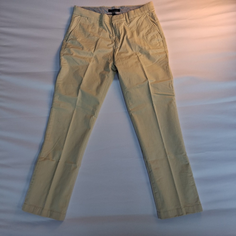 Tommy Hilfiger Men's Chino Pants Size 31x32 Beige Khaki Regular Fit.